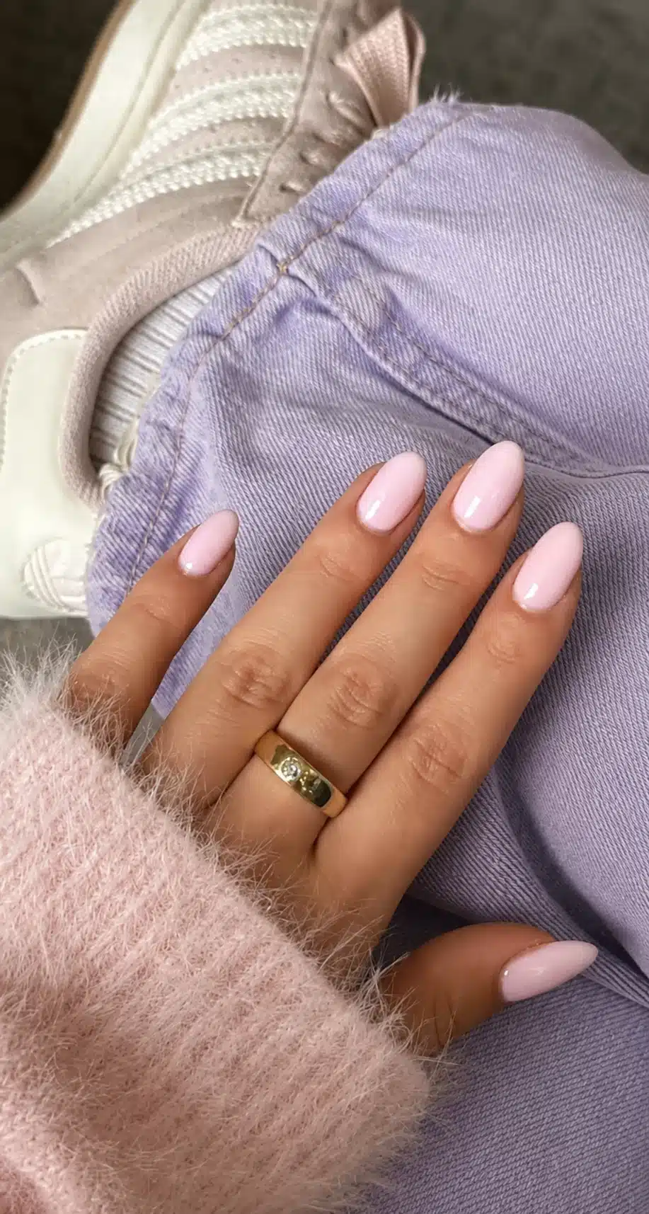 Casual milky pink almond nails