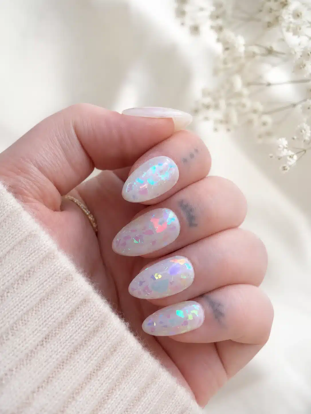 Milky White Nails With Glitter: 10 Soft, Sparkly Manicures 4 Iridescent glitter over a milky white base