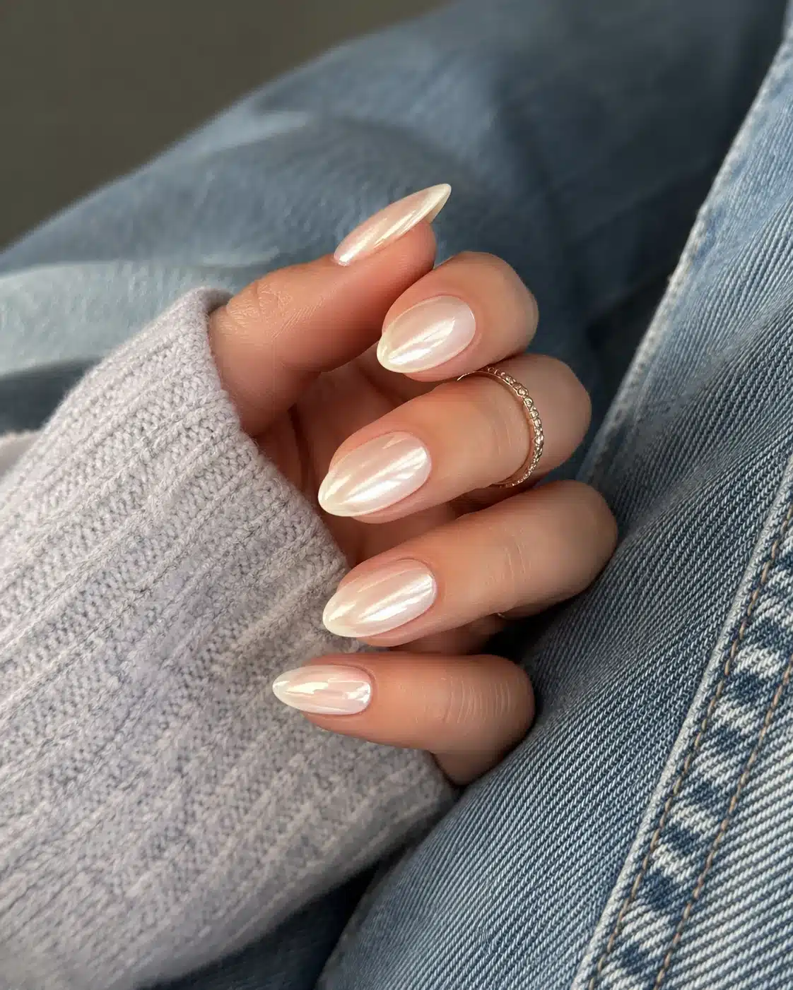 Milky White Chrome Nails: Pearl, Glazed & Soft White Ideas 2 Soft almond milky white chrome nails with pearl shine