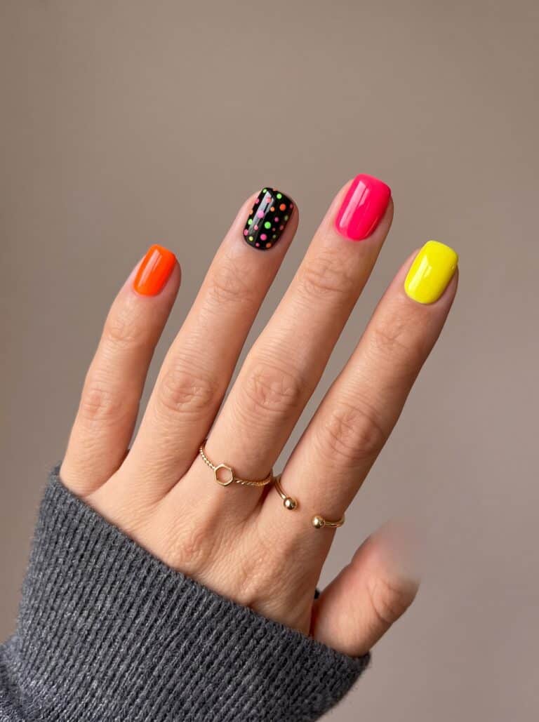 Pink glitter manicure with small floral nail art