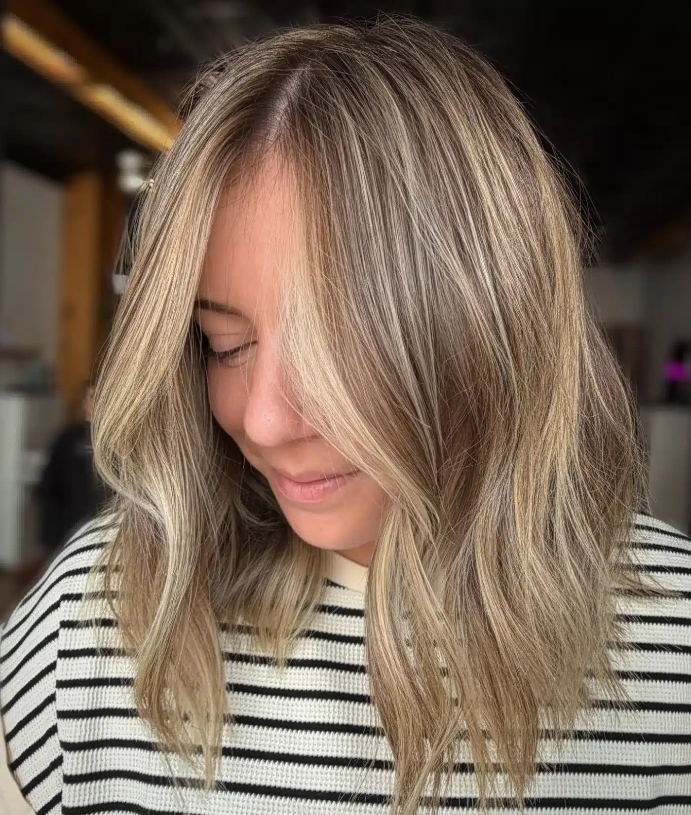 15 Chic Highlights Hair Color Ideas 16 Shoulder-length hair with neutral blonde highlights creating a balanced finish