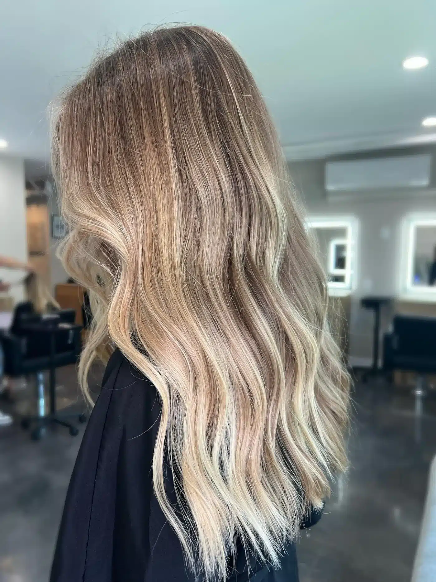 15 Chic Highlights Hair Color Ideas 5 Soft waves with champagne blonde highlights showing a polished finish