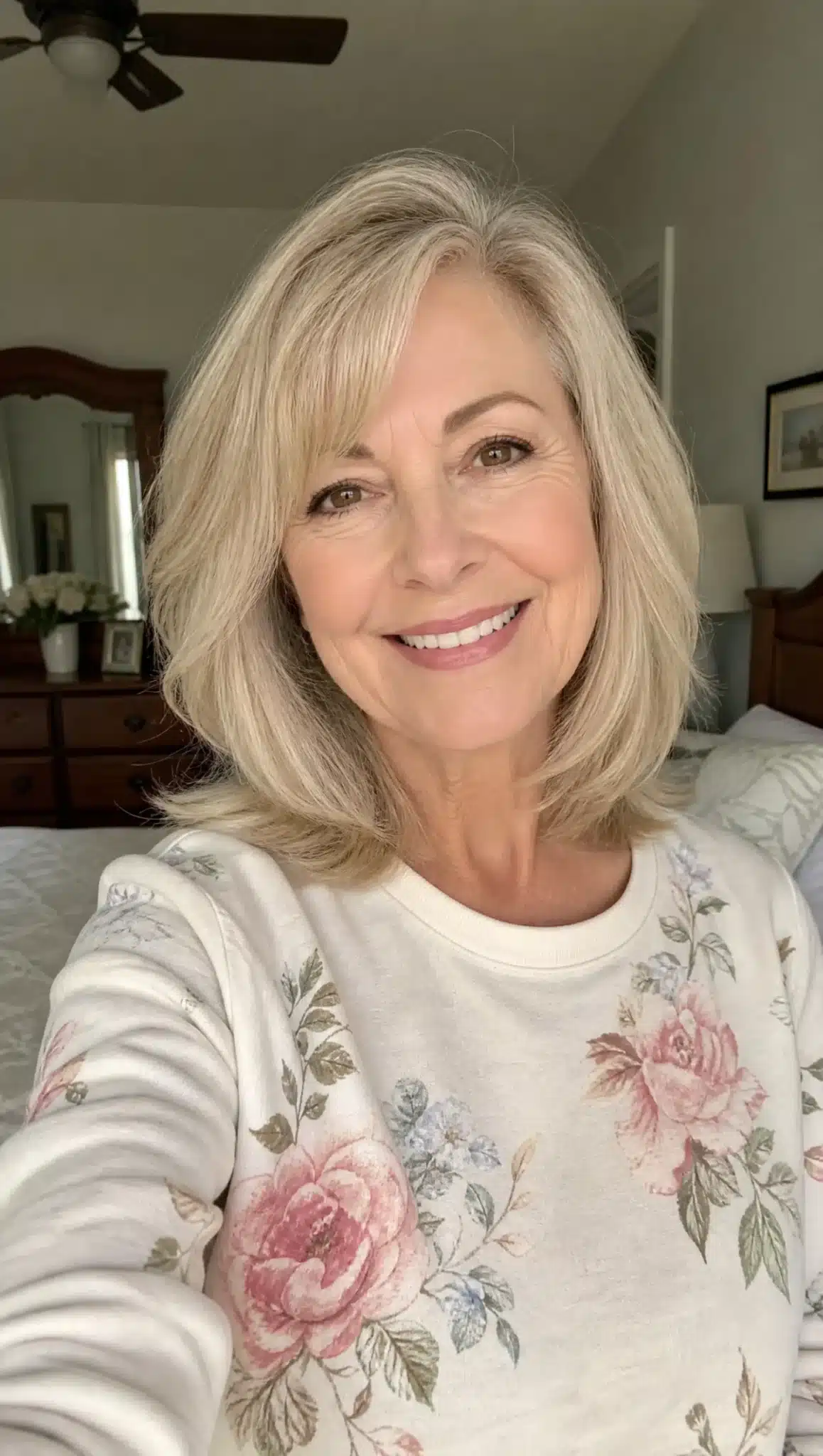27 Chic Shoulder Length Hairstyles For Women Over 60 30 Collarbone layered cut with creamy blonde hair featuring 27 chic shoulder length hairstyles for women over 60.