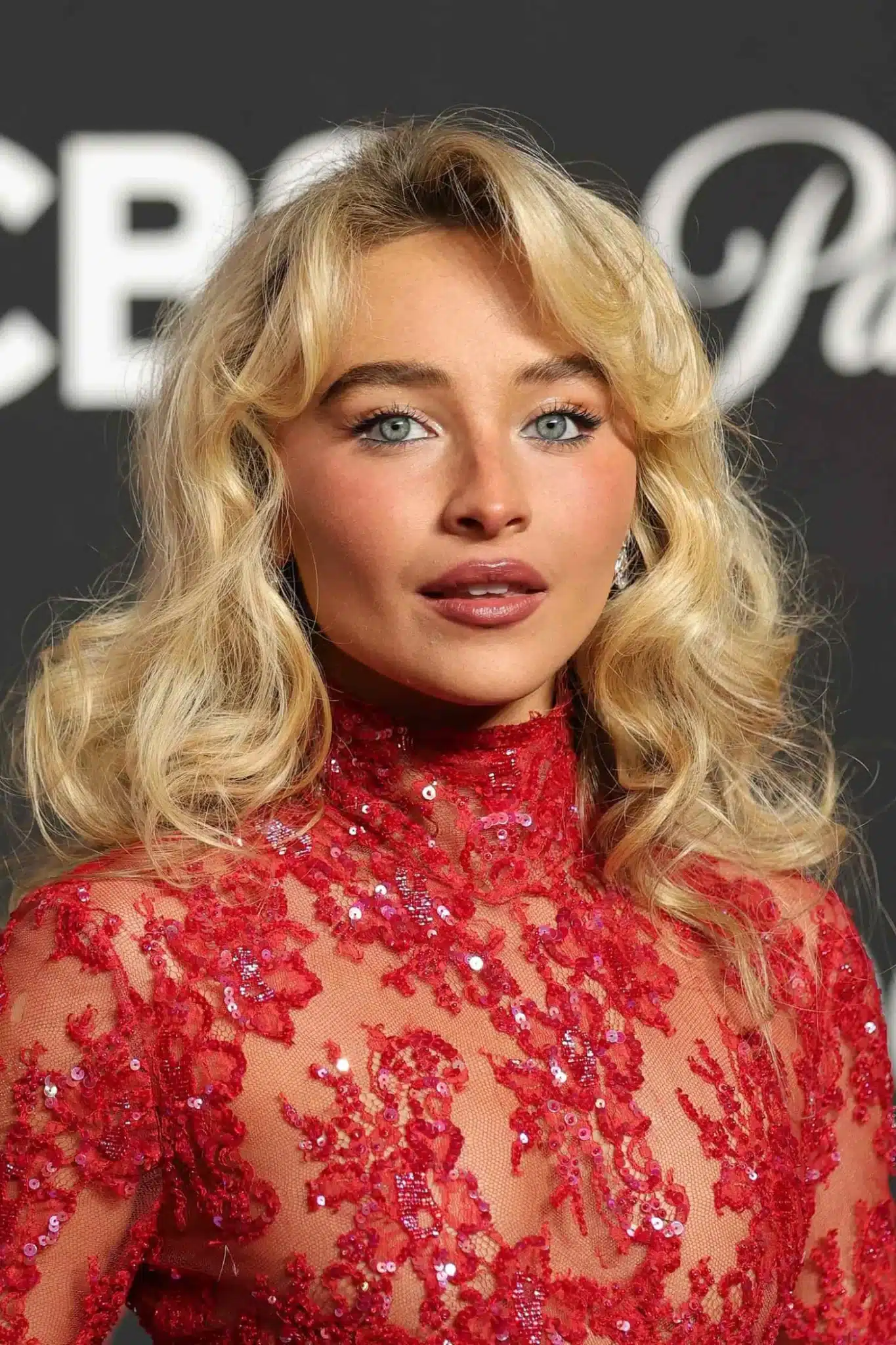 Sabrina Carpenter showcasing a polished medium cut in 35+ Polished Low-Maintenance Medium-Length Haircuts