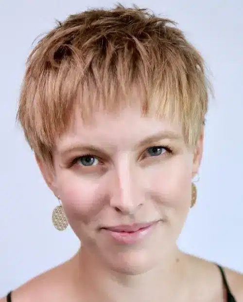 Undone pixie cut for fine hair