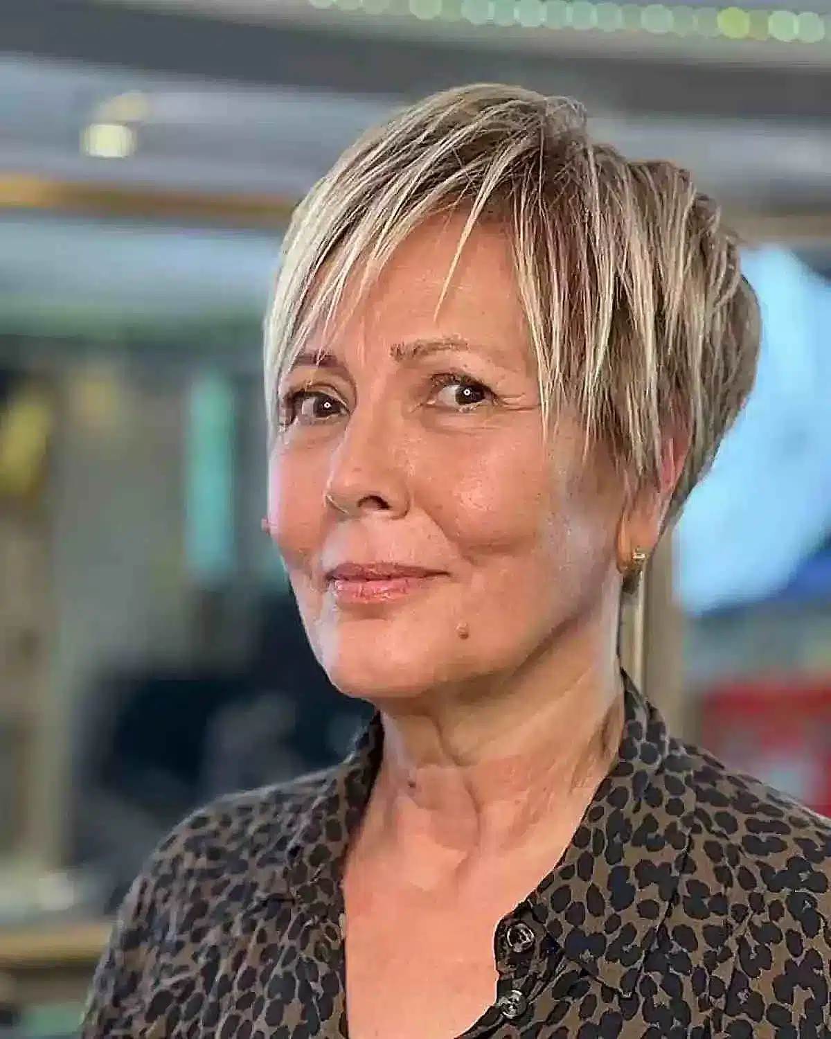 50 best choppy pixie cuts for women over 60 27