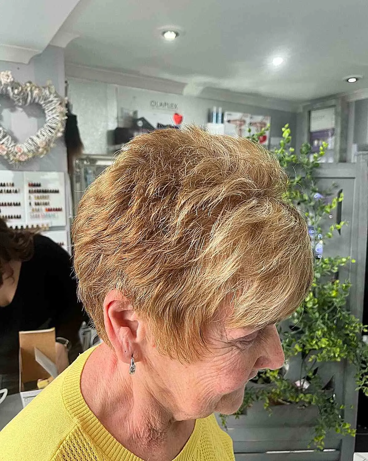50 best choppy pixie cuts for women over 60 32