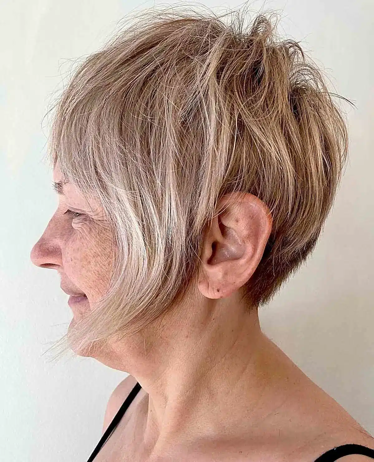50 best choppy pixie cuts for women over 60 41